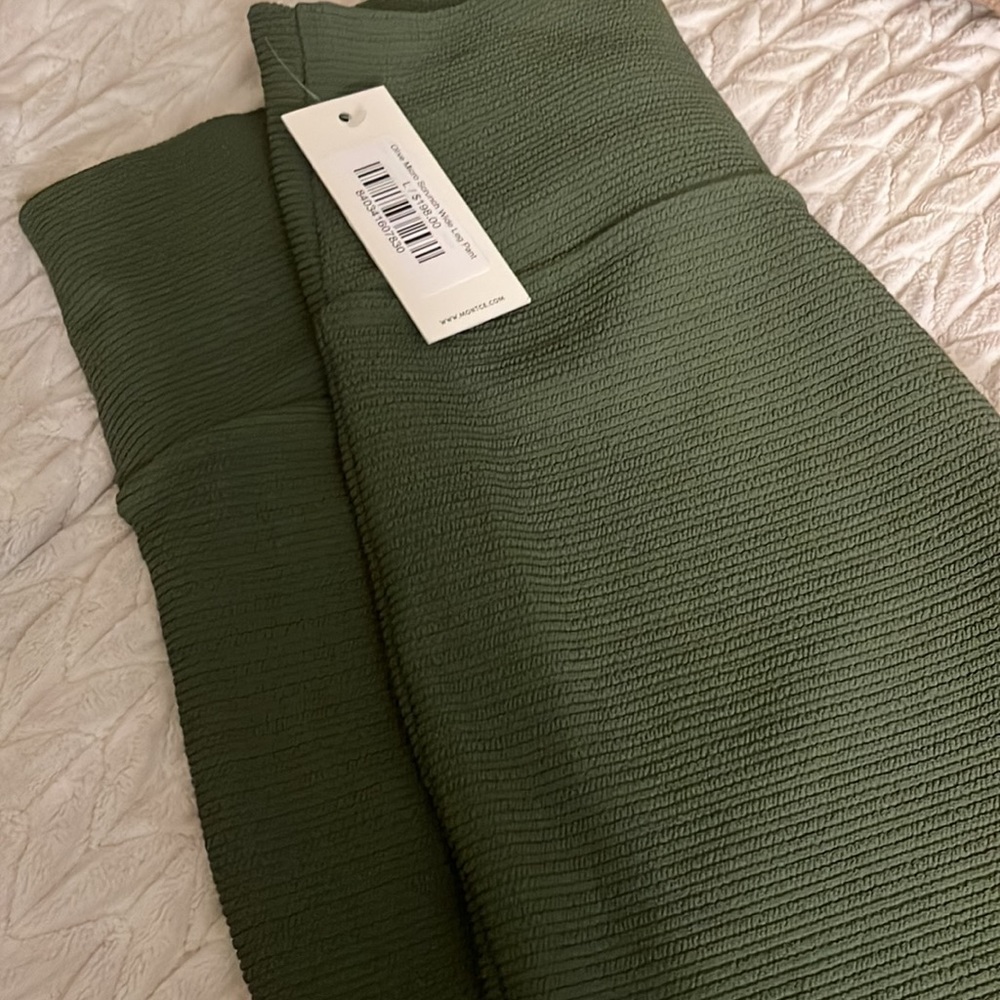 Olive Micro Scrunch Wide Leg Pant NWT - Picture 6 of 9